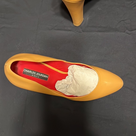 Charles Jourdan, Camel colored, platform heels - Picture 5 of 9